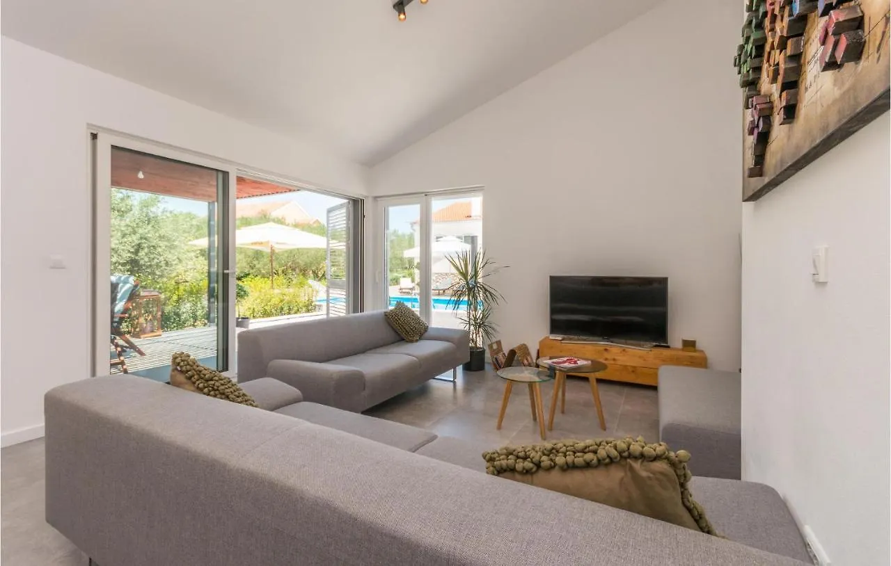 Vakantiehuis Beautiful home in Polaca w/ Outdoor swimming pool&4 Bedrooms