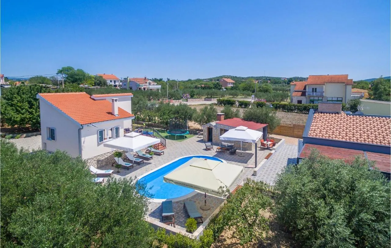 Vakantiehuis Beautiful home in Polaca w/ Outdoor swimming pool&4 Bedrooms