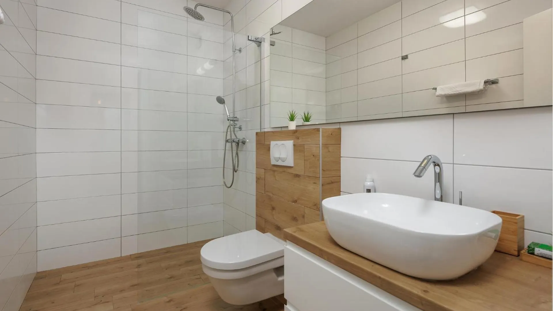 4 Bedroom Amazing Home In Polaca 0*,