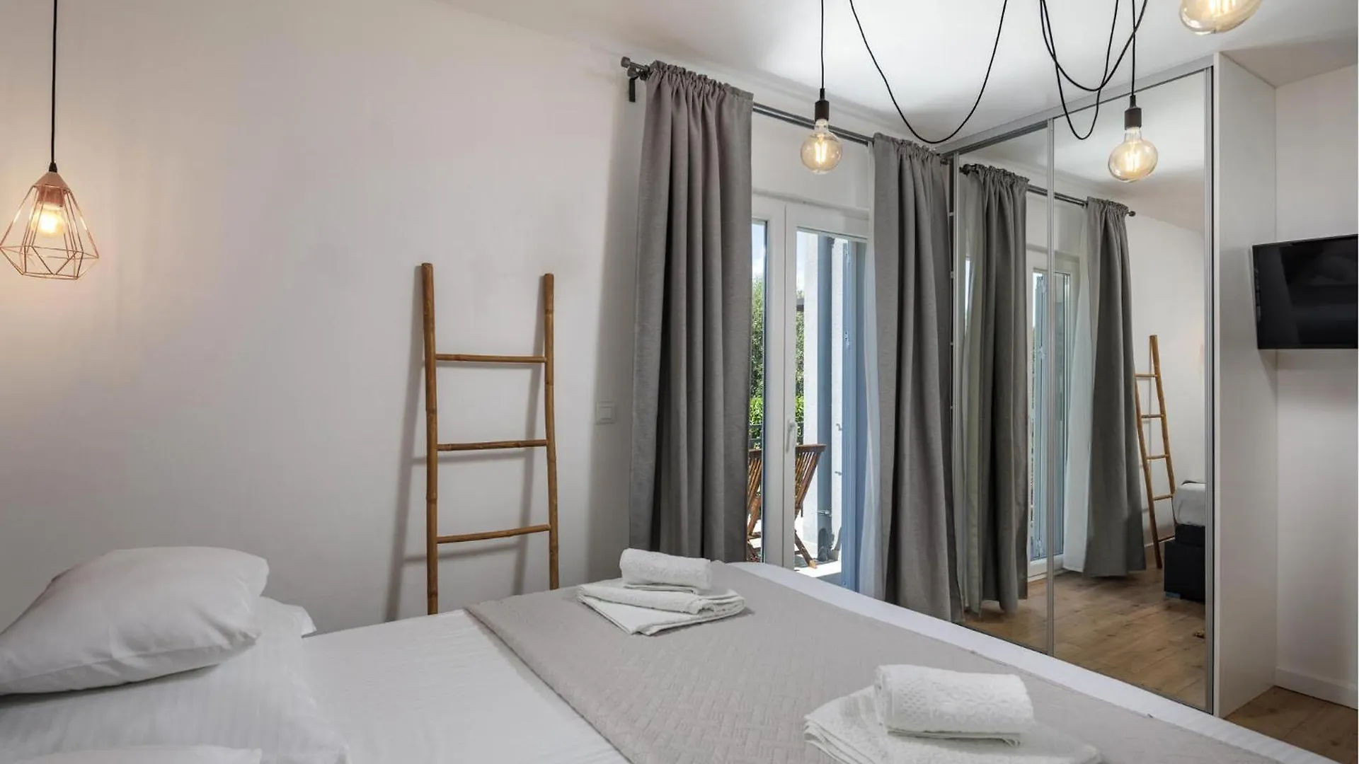 Holiday home 4 Bedroom Amazing Home In Polaca