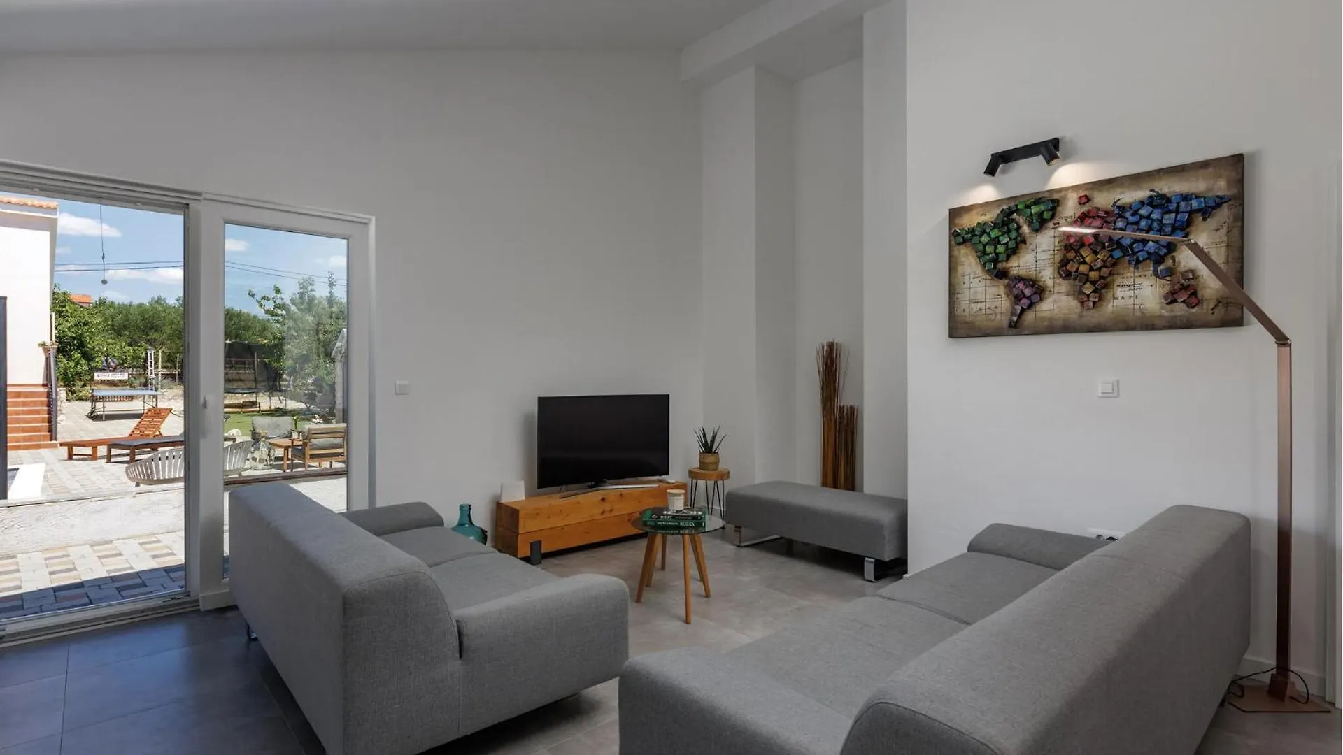 Holiday home 4 Bedroom Amazing Home In Polaca