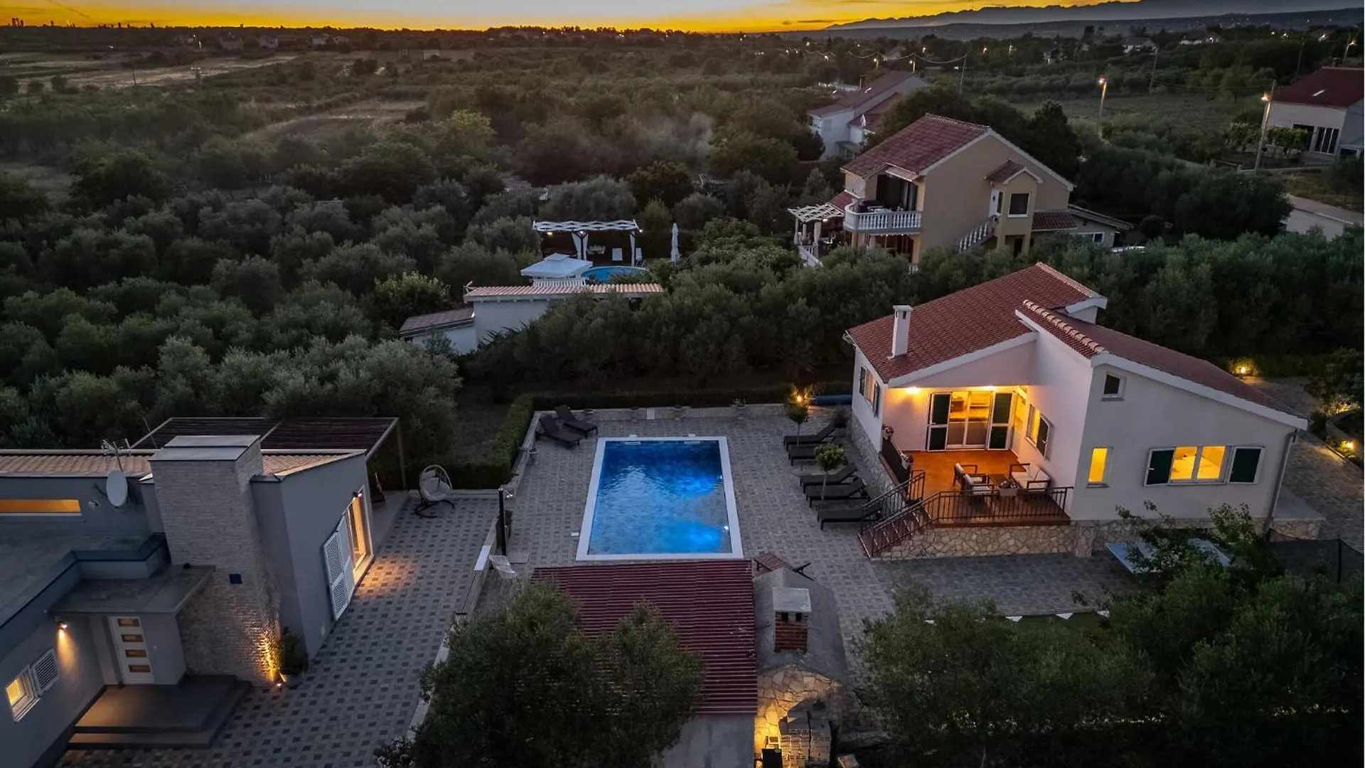4 Bedroom Amazing Home In Polaca