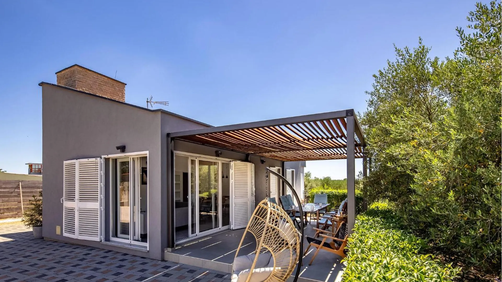 4 Bedroom Amazing Home In Polaca