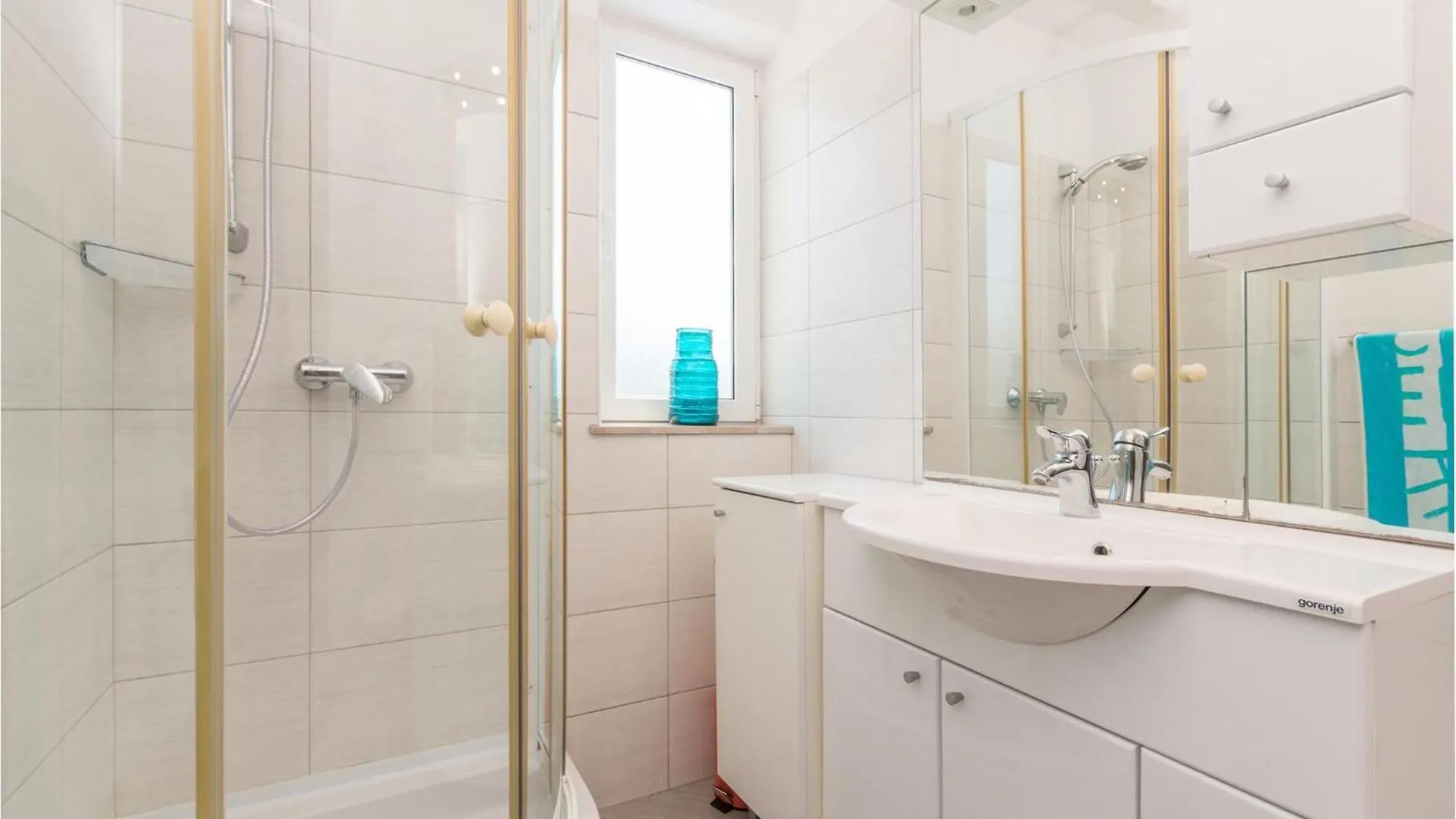 4 Bedroom Amazing Home In Polaca