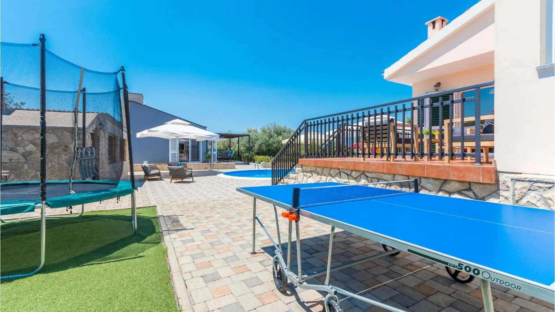 4 Bedroom Amazing Home In Polaca 0*,