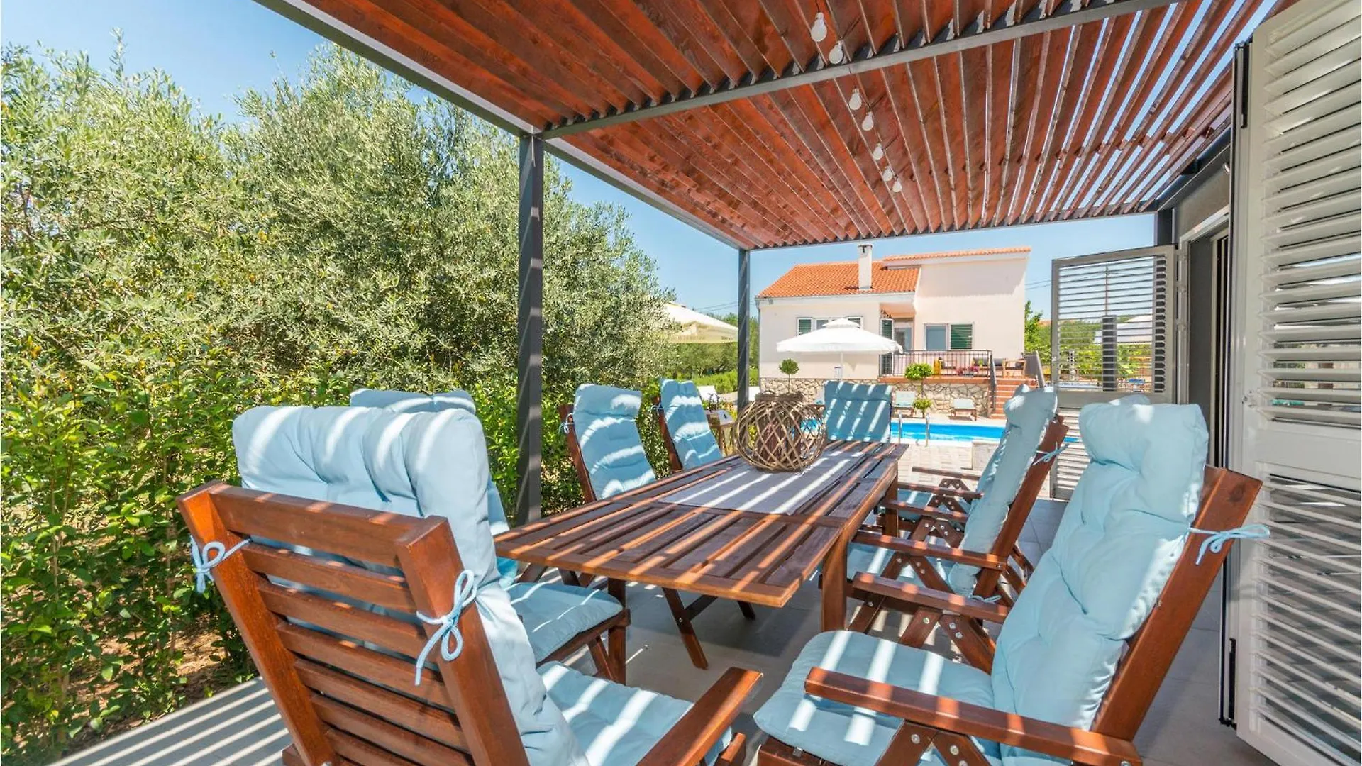 4 Bedroom Amazing Home In Polaca