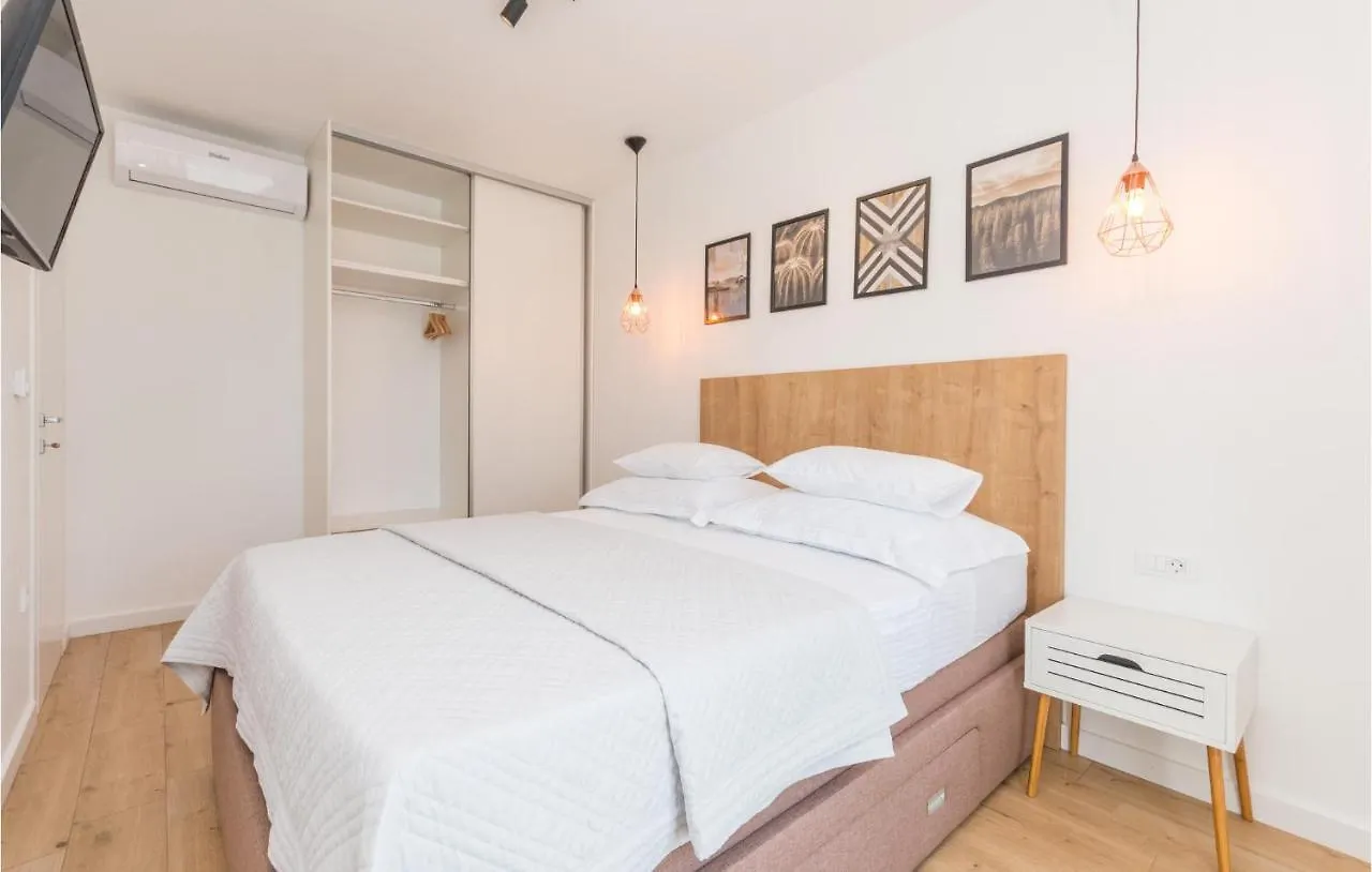 4 Bedroom Amazing Home In Polaca Kroatien