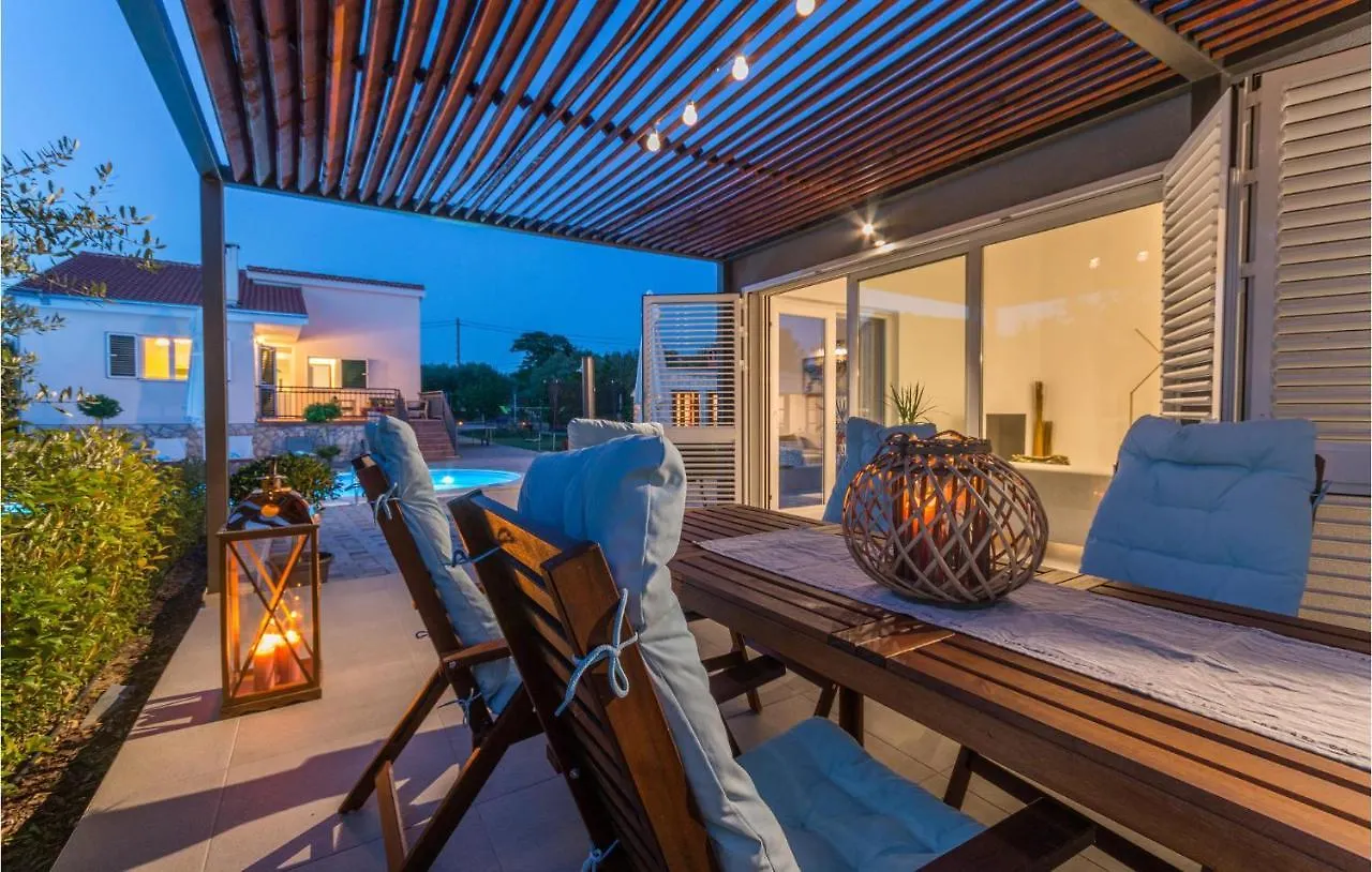 Ferienhaus 4 Bedroom Amazing Home In Polaca