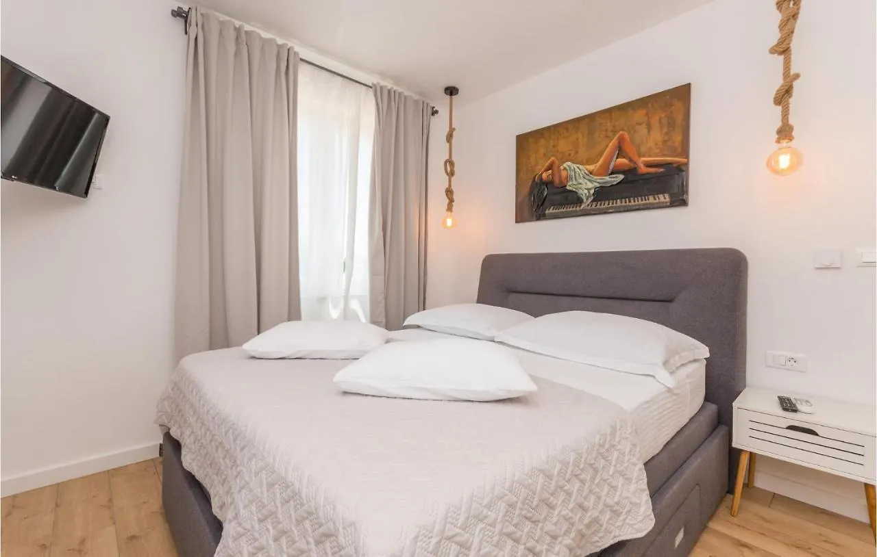 4 Bedroom Amazing Home In Polaca 0*,