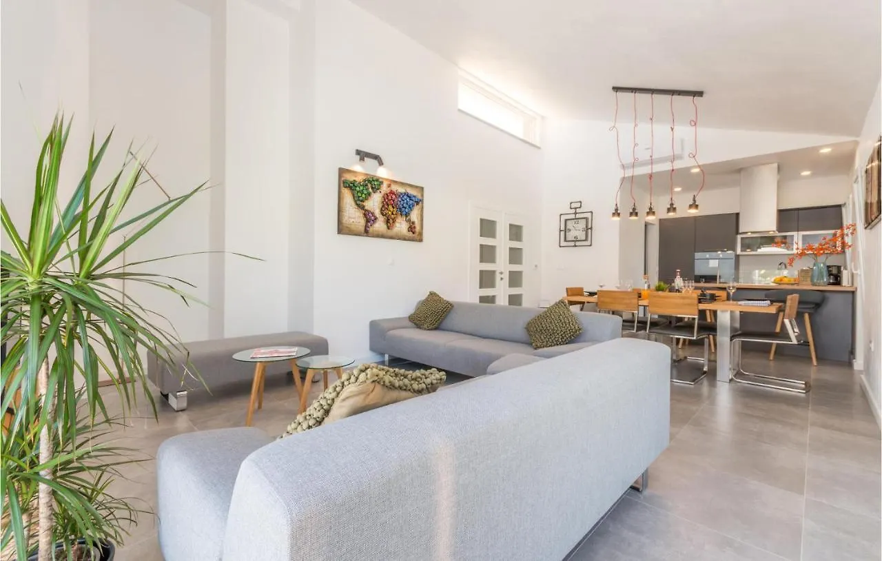 4 Bedroom Amazing Home In Polaca Holiday home