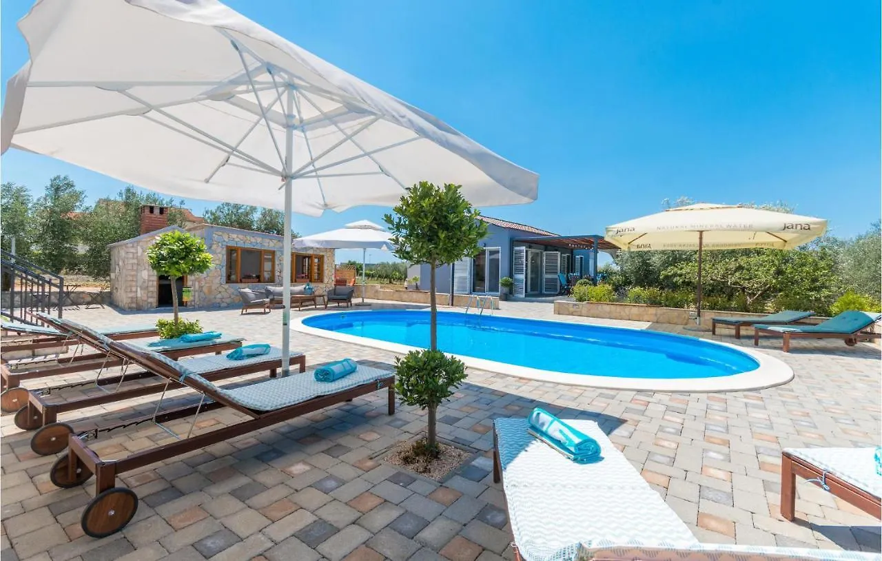Ferienhaus 4 Bedroom Amazing Home In Polaca