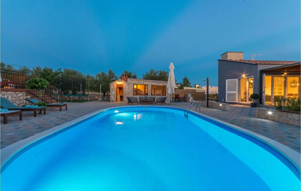 Ferienhaus 4 Bedroom Amazing Home In Polaca
