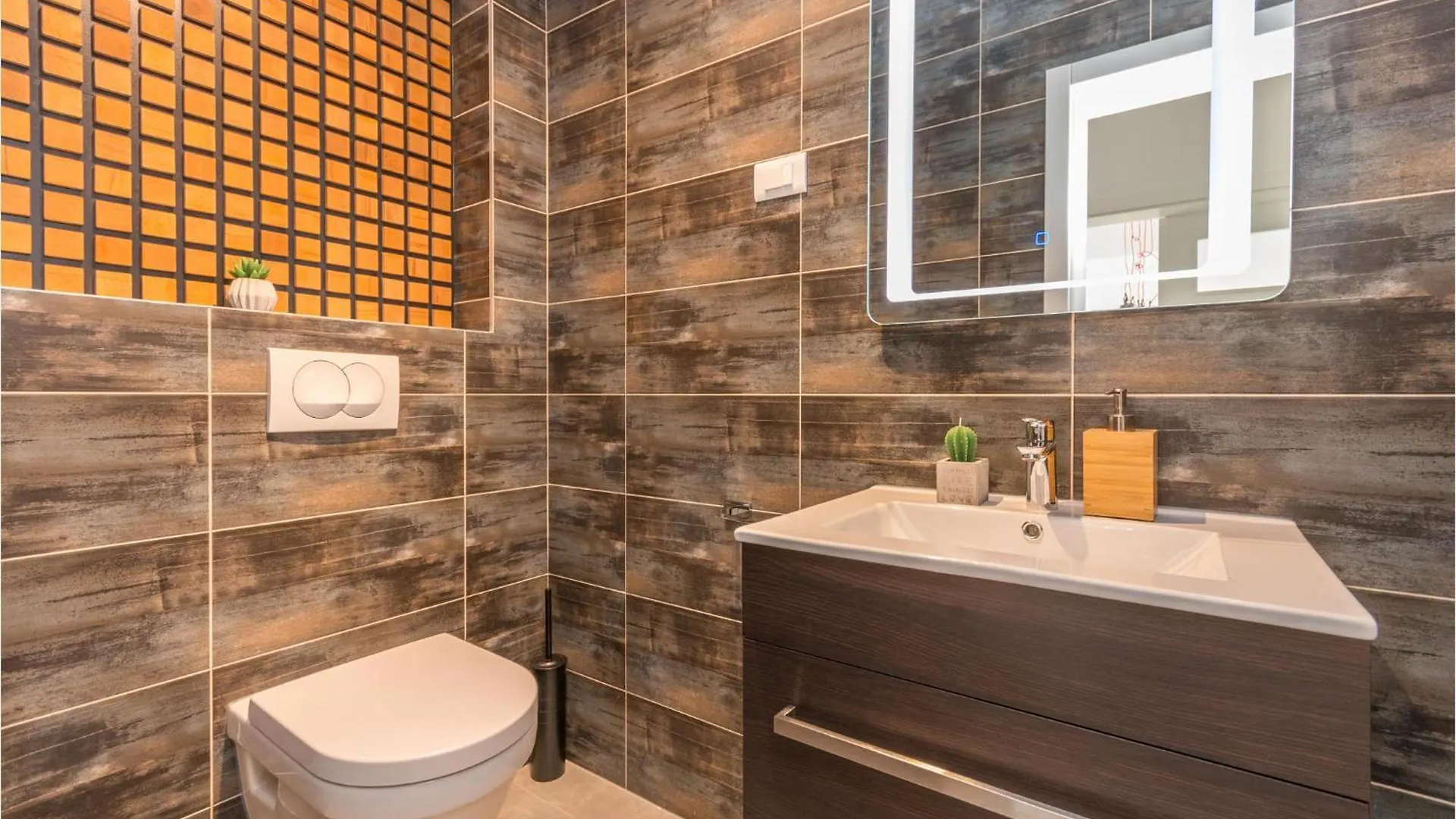 4 Bedroom Amazing Home In Polaca